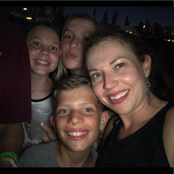 🌺✨Posh Ambassador, Kristi!✨🌺 - Picture 5 of 9